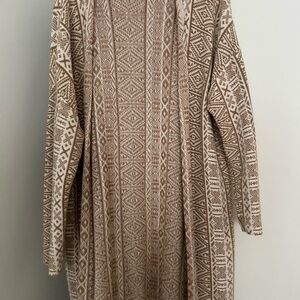 Old Navy Tan and Cream Knit Sweater